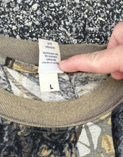 Load image into Gallery viewer, Vintage Skyline Camo Long Sleeve Large