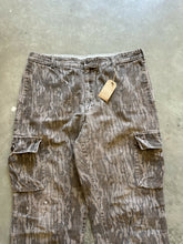 Load image into Gallery viewer, Vintage Original Mossy Oak Bottomland Camo Pants (L/XL)