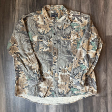Load image into Gallery viewer, 1990’s Realtree Advantage Camo Chamois Shirt (2XL)