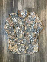 Load image into Gallery viewer, 1990’s Mossy Oak Fall Foliage Camo Strap Shirt (M)