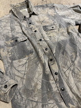 Load image into Gallery viewer, Vintage Faded Realtree Hardwood Chamois Shirt (XL)
