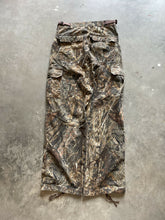 Load image into Gallery viewer, 2000’s Mossy Oak Duck Blind Camo Adjustable Waist Pants (S)
