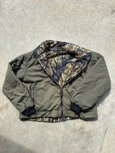 Load image into Gallery viewer, Vintage Browning MossyOak Treestand Camo Reversible Fleece Jacket (XL)