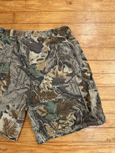 Load image into Gallery viewer, Vintage Wrangler Realtree Advantage Camo Shorts (30-32x6.5)
