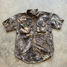 Load image into Gallery viewer, 2000’s Remington Breakup Camo Short Sleeve Button-Up (M)