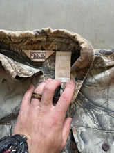 Load image into Gallery viewer, Vintage Walls Realtree Advantage Camo Button Up Shirt (XL)