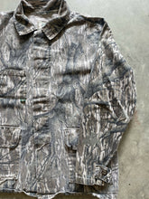 Load image into Gallery viewer, 90’s Distressed Mossy Oak Treestand Camo 3-Pocket Jacket (M) 🇺🇸