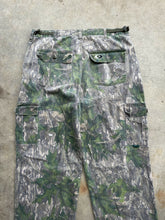 Load image into Gallery viewer, 00’s Vintage Mossy Oak Shadow Leaf Camo Pants (29-35”x32”)