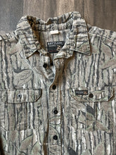 Load image into Gallery viewer, 1990’s Rattlers Brand Realtree Camo Chamois Shirt (M/L)