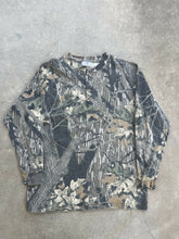 Load image into Gallery viewer, Vintage MossyOak Breakup Camo Henley (XL)