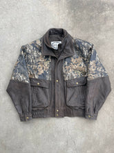 Load image into Gallery viewer, Vintage MossyOak Breakup Camo Leather Jacket (L)