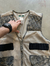 Load image into Gallery viewer, Mossy Oak Breakup Camo Bird Hunting Vest (XL/XXL)