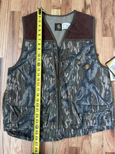 Load image into Gallery viewer, Carhartt Mossy Oak Treestand Camo Hunting Vest men’s size Medium vintage NEW