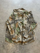 Load image into Gallery viewer, Vintage Realtree Camo Lighweight Button-Up Shirt (XXL)