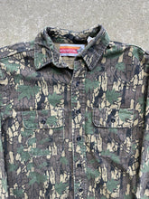 Load image into Gallery viewer, Vintage Winchester Treebark Camo Chamois (S)