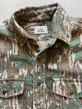Load image into Gallery viewer, Vintage Duxbak Mossy Oak Greenleaf Camo Chamois Shirt (L)