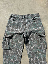 Load image into Gallery viewer, Vintage Mossy Oak Green Leaf Denim Cargo Pants (34x27.5)