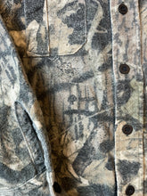 Load image into Gallery viewer, 1990’s Mossy Oak 1st Generation Breakup Camo Chamois Shirt (L)