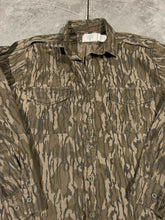 Load image into Gallery viewer, Mossy Oak Bottomland Button Down (M)