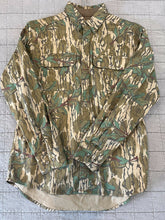 Load image into Gallery viewer, Mossy Oak Companions Greenleaf Button Up - M