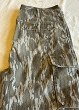 Load image into Gallery viewer, Vintage Mossy Oak Bottomland 90’s Bottomland Pants 38X32