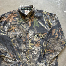 Load image into Gallery viewer, 2000’s Mossy Oak Breakup Camo Chamois Shirt (XL)
