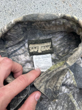 Load image into Gallery viewer, Vintage Mossy Oak Breakup Camo Chamois Shirt (XL)