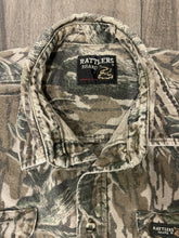 Load image into Gallery viewer, 1990’s Rattlers Brand Mossy Oak Treestand Camo Chamois Shirt (XL)