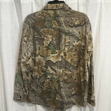Load image into Gallery viewer, Vintage Realtree camo button up with duck embroidery