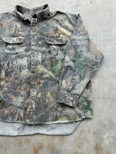 Load image into Gallery viewer, Vintage Duxback Realtree Advantage Timber Camo Button-Up (XXL)