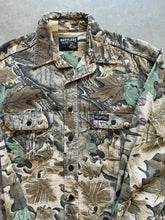 Load image into Gallery viewer, Vintage Realtree Advantage Camo Chamois Shirt (M)