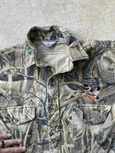 Load image into Gallery viewer, Vintage Advantage Wetlands Camo Canada Goose Embroidered Chamois Shirt (M)
