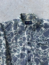 Load image into Gallery viewer, Vintage Redhead Duck Camo Chamois Shirt (S)