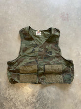 Load image into Gallery viewer, Vintage Duxbak Woodland Camo Bird Hunting Vest (L)