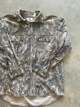 Load image into Gallery viewer, Vintage Mossy Oak Treestand Camo Chamois Shirt (L)