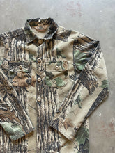 Load image into Gallery viewer, Vintage Realtree Camo Button Up Shirt (S)