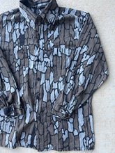 Load image into Gallery viewer, Vintage Trebark Camo Lightweight Button-Up Shirt (M)