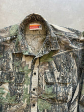 Load image into Gallery viewer, Vintage Winchester Trebark Camo Chamois Shirt (XL)