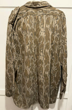 Load image into Gallery viewer, Mossy Oak Bottomland Button Down (XXL)