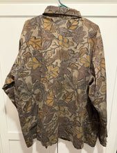 Load image into Gallery viewer, Mossy Oak Concept Forrest Floor 3 Pocket Jacket (XXL)