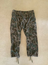 Load image into Gallery viewer, Vintage Mossy Oak Greenleaf Cargo Pants OLD