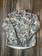 Load image into Gallery viewer, 1990’s Mossy Oak 1st Generation Breakup Camo Chamois Shirt (L)