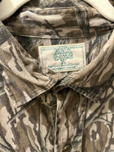 Load image into Gallery viewer, Vintage Mossy Oak Treestand Lightweight Field Shirt XL