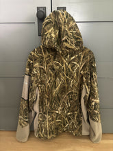 Load image into Gallery viewer, Gator Outfitters Camo Windproof 1/4 zip Large