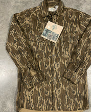 Load image into Gallery viewer, Mossy Oak Bottomland Chamois Button Down NWT (S)