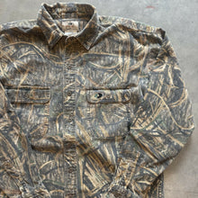 Load image into Gallery viewer, 2000’s Mossy Oak Shadow Grass Camo Chamois Shirt (M)