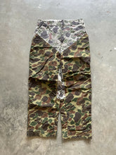 Load image into Gallery viewer, Vintage Duxbak Duck Camo Brush Pants (M)