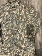 Load image into Gallery viewer, Vintage Mossy Oak Treestand Camo Chamois Shirt (L)
