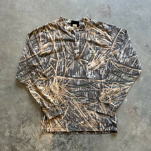 Load image into Gallery viewer, Vintage Mossy Oak Shadow Grass Camo Henley Shirt (S)