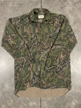 Load image into Gallery viewer, 90’s Mossy Oak Full Foliage Button Down Shirt (S/M) 🇺🇸